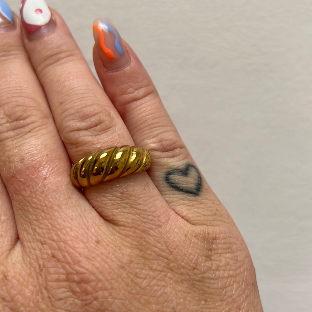 Croissant ring